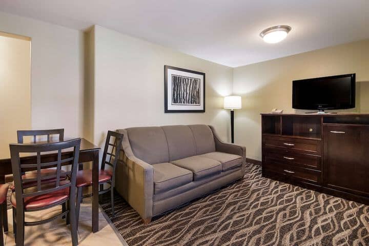 Room 13 of 27